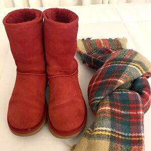 PRELOVED CLASSIC SUEDE UGGS BOOTS.